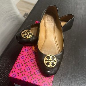 Tory Burch Chelsea Cap toe ballet shoe in Nappa leather / patent